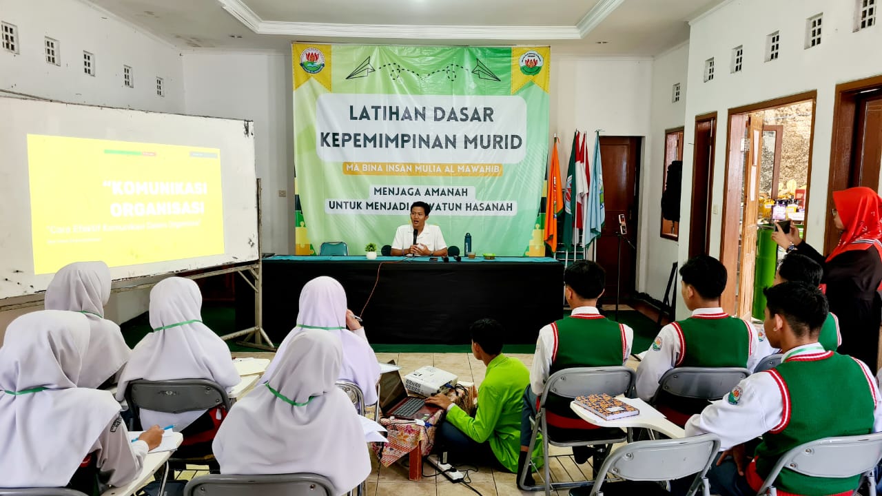 LATIHAN DASAR KEPEMIMPINAN